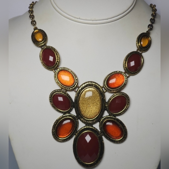 👍 5 for $20 Liz Claiborne Gold Tone Statement Necklace - Picture 7 of 7